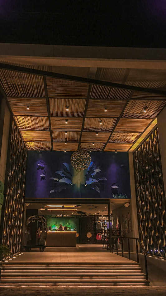 🖼️ Arte en el Lobby: La Galería Inesperada que Eleva la Experiencia Hotelera